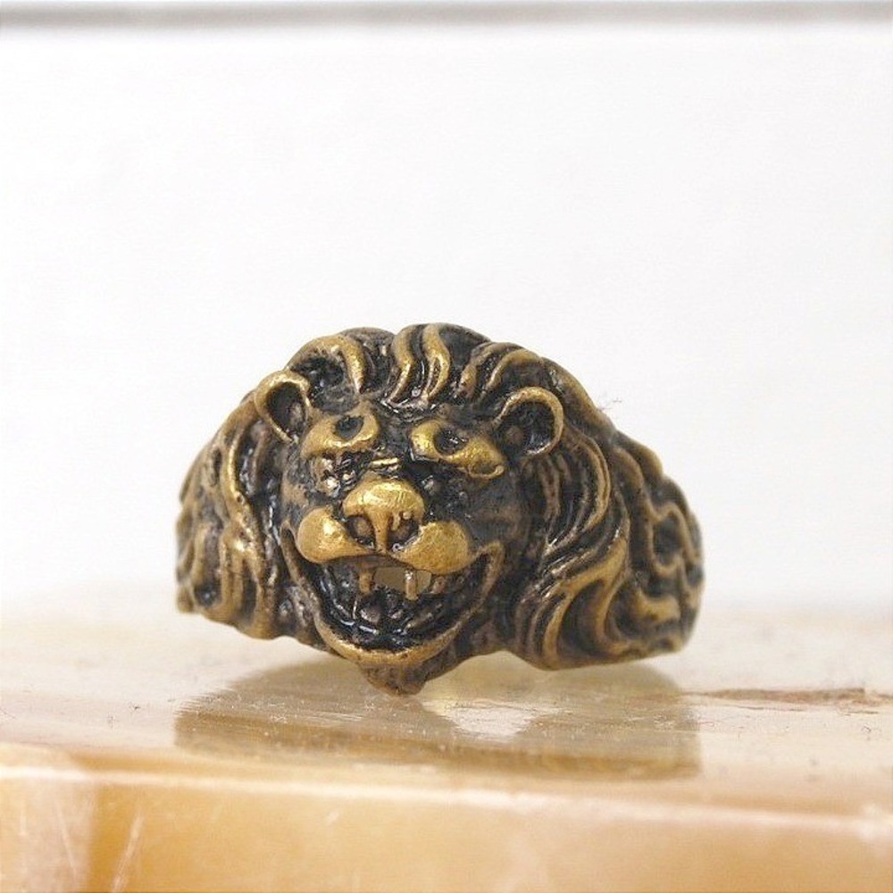 Vintage Lion Head Ring Size 9 Gold-tone Brass jewelry Foo Dog *missing a tooth
